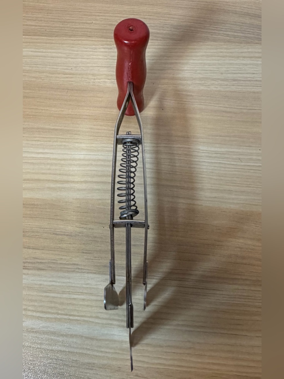 Vintage Red-Handled Foley T-Shape Food Chopper - Picture 2 of 5